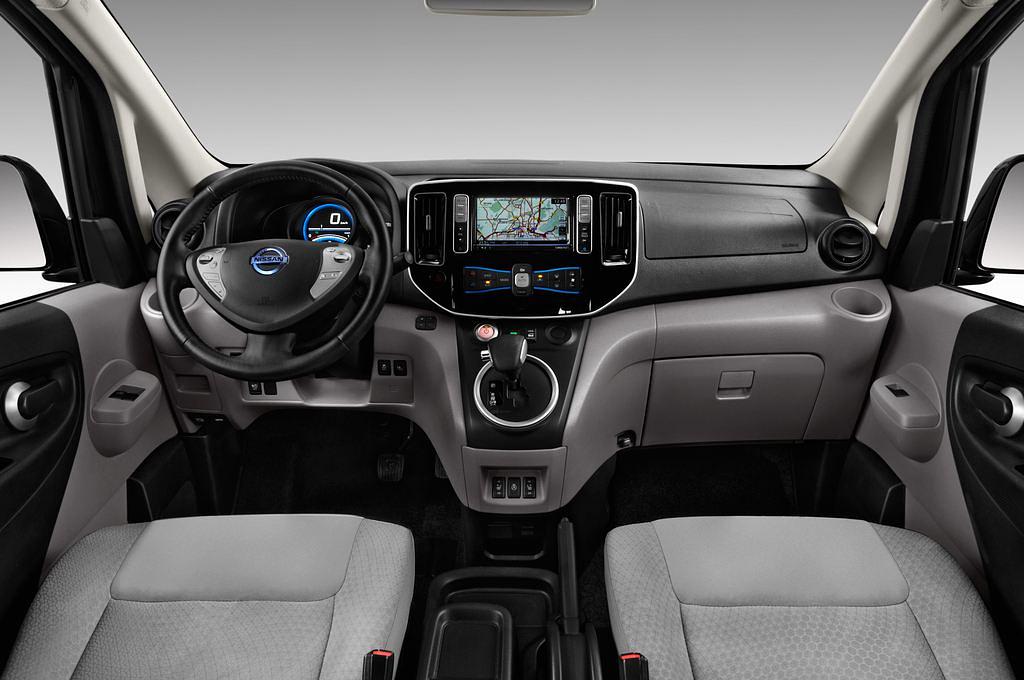 Nissan E-NV200 Evalia (Baujahr 2016) Tekna 5 Türen Cockpit und Innenraum