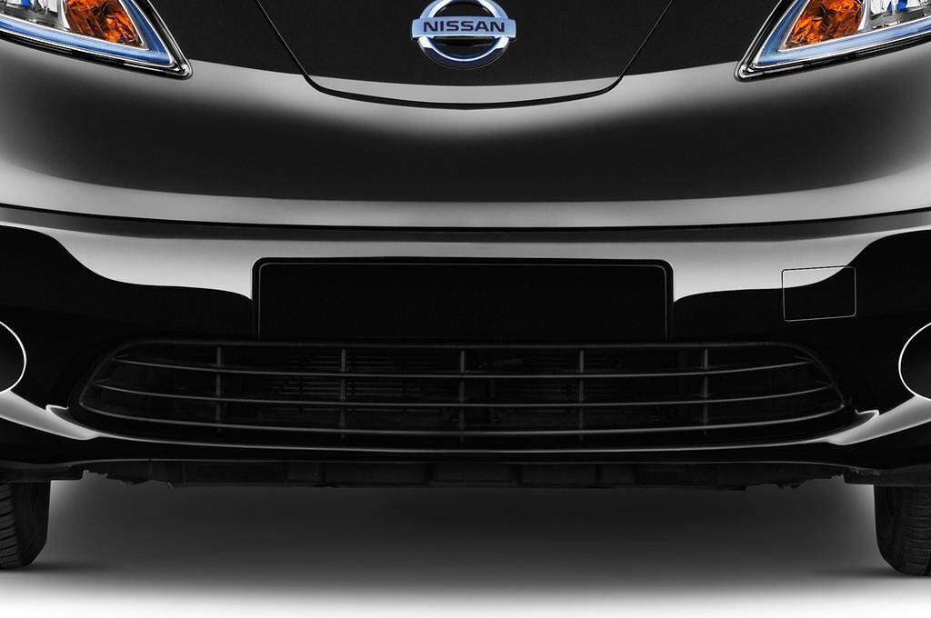 Nissan E-NV200 Evalia (Baujahr 2016) Tekna 5 Türen Kühlergrill und Scheinwerfer