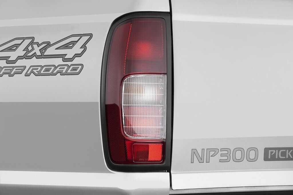 Nissan NP300 (Baujahr 2009) Bï¿½sico 2 Türen Rücklicht
