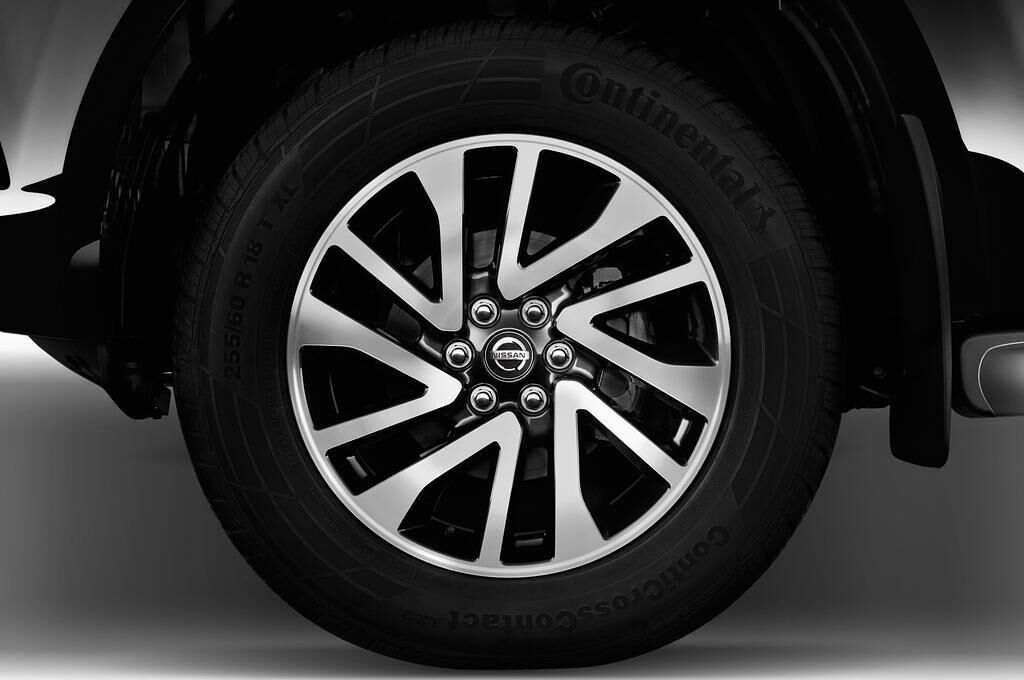 Nissan NP300 (Baujahr 2016) Tekna 4 Türen Reifen und Felge
