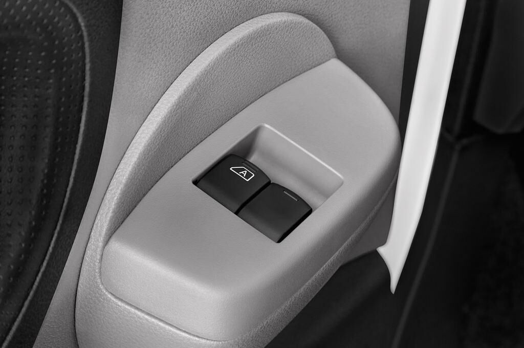 Nissan NV200 (Baujahr 2014) Premium 4 Türen Bedienungselemente Tür
