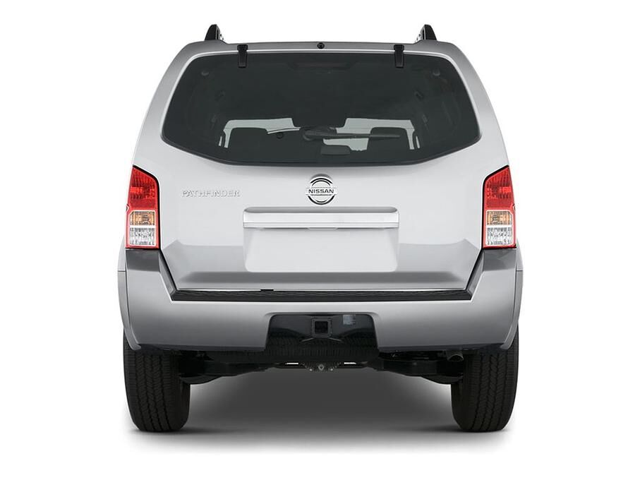 Nissan Pathfinder (Baujahr 2010) SE 5 Türen Heckansicht