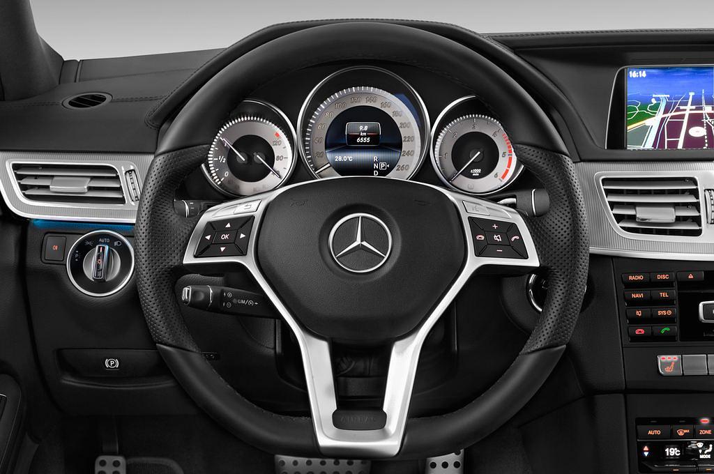Mercedes E-Class (Baujahr 2015) Avantgarde 5 Türen Lenkrad