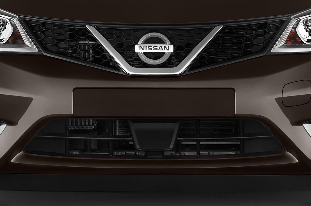 Nissan Pulsar (Baujahr 2014) 1.5 Dci Acenta 5 Türen Kühlergrill und Scheinwerfer