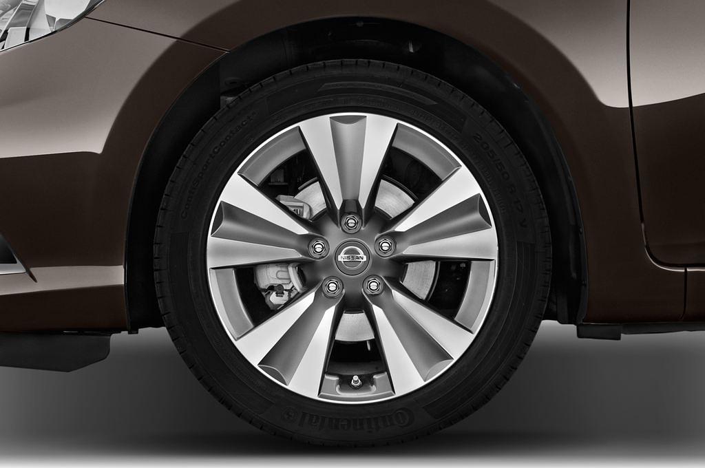 Nissan Pulsar (Baujahr 2014) 1.5 Dci Acenta 5 Türen Reifen und Felge