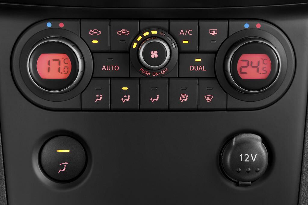 Nissan Qashqai (Baujahr 2009) TEKNA 5 Türen Temperatur und Klimaanlage