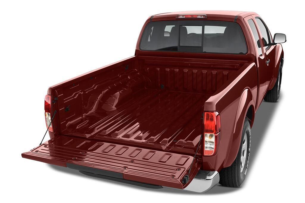 Nissan Navara (Baujahr 2010) SE King Cab 4 Türen Kofferraum