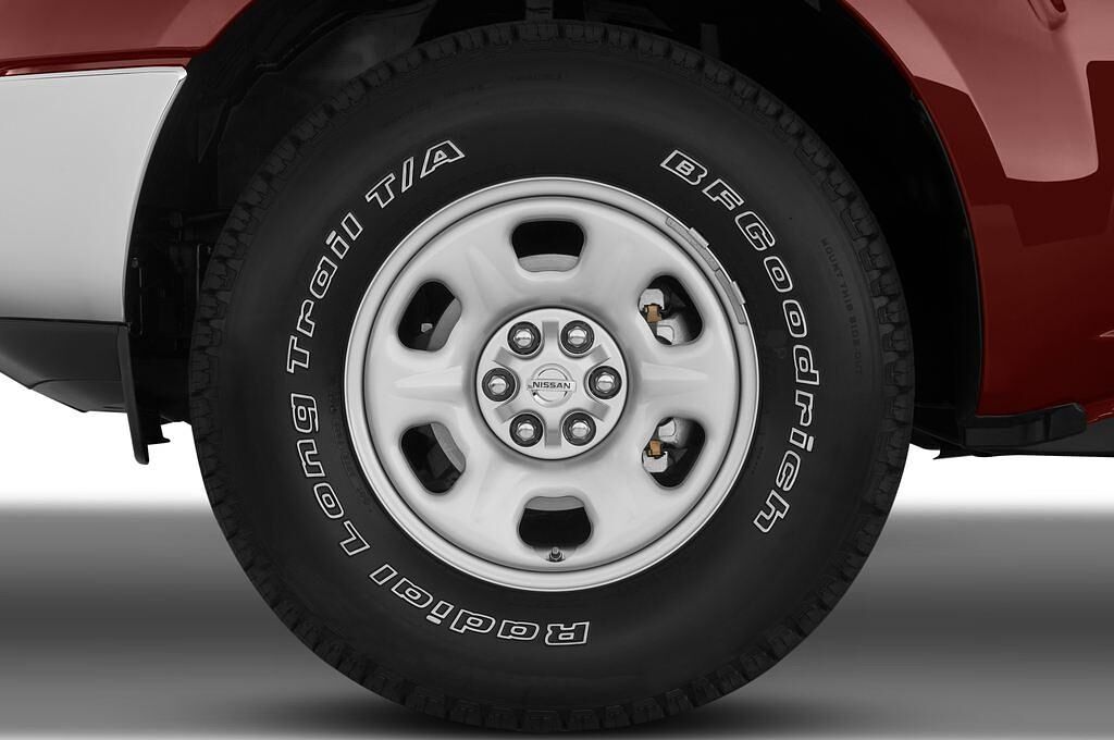 Nissan Navara (Baujahr 2010) SE King Cab 4 Türen Reifen und Felge