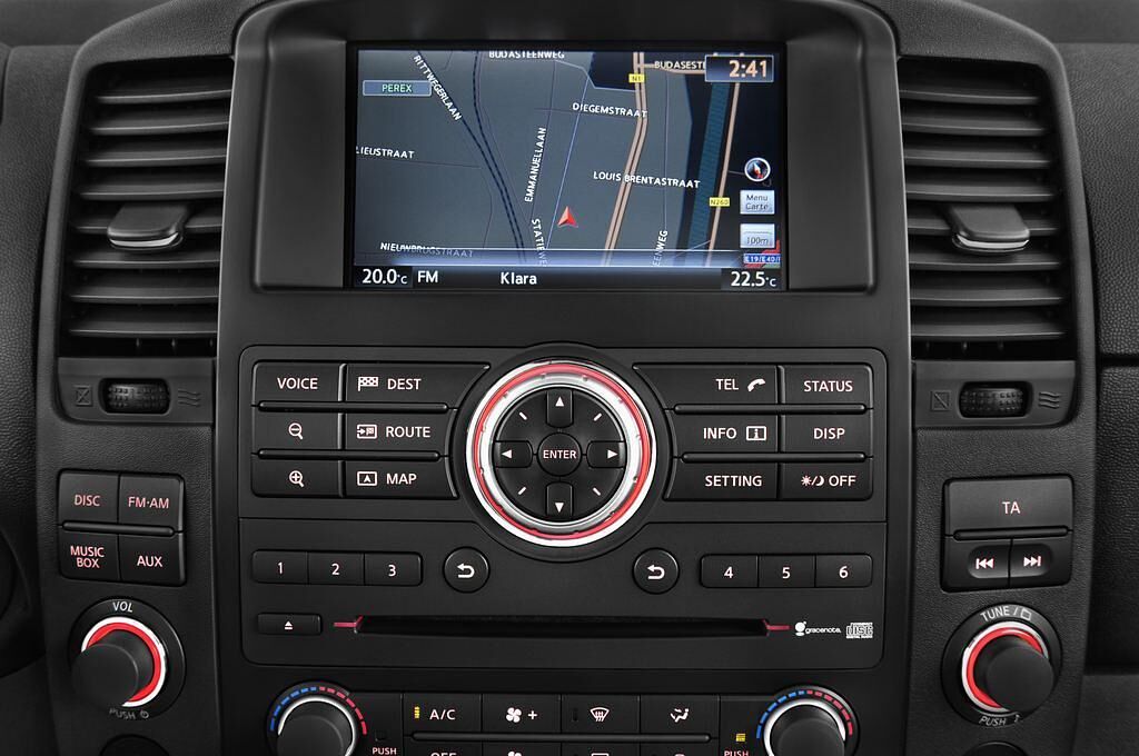 Nissan Navara (Baujahr 2012) LE 4 Türen Radio und Infotainmentsystem
