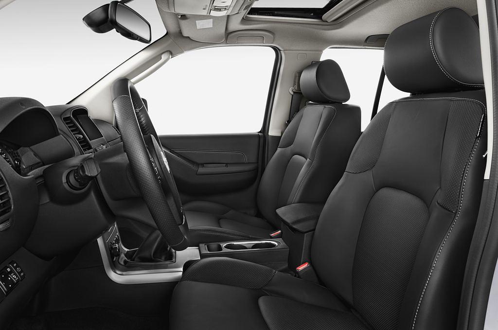 Nissan Navara (Baujahr 2012) LE 4 Türen Vordersitze