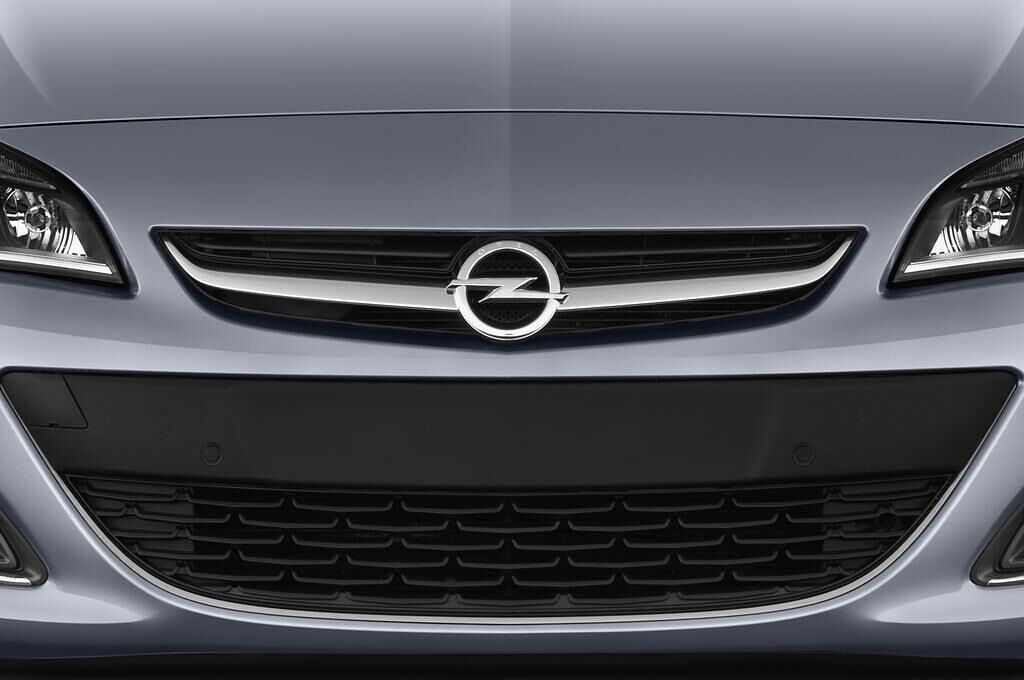Opel Astra (Baujahr 2013) INNOVATION 4 Türen Kühlergrill und Scheinwerfer