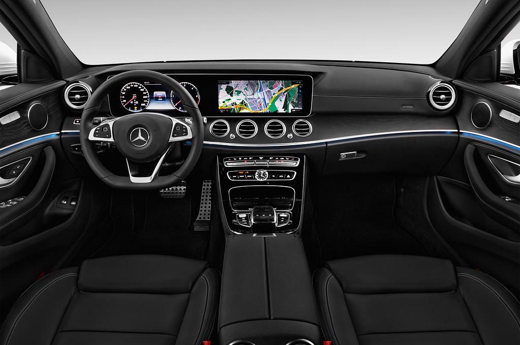 Mercedes E-Class (Baujahr 2017) AMG Line 5 Türen Cockpit und Innenraum