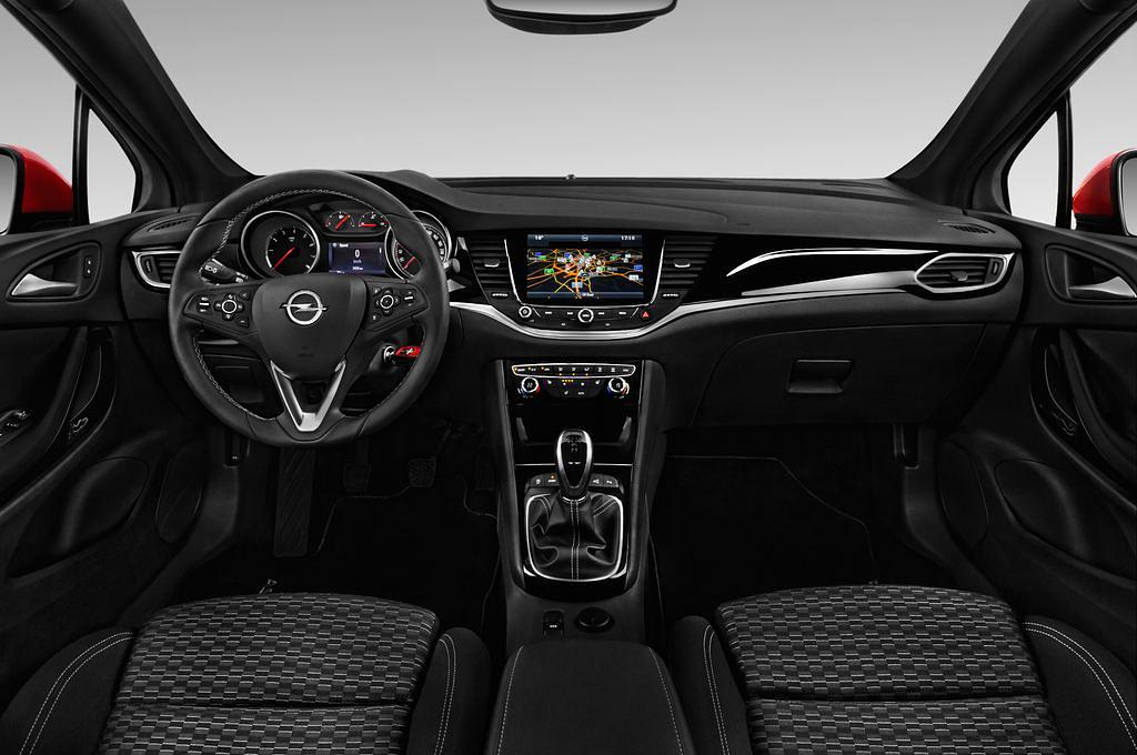 Opel Astra (Baujahr 2016) Dynamic 5 Türen Cockpit und Innenraum