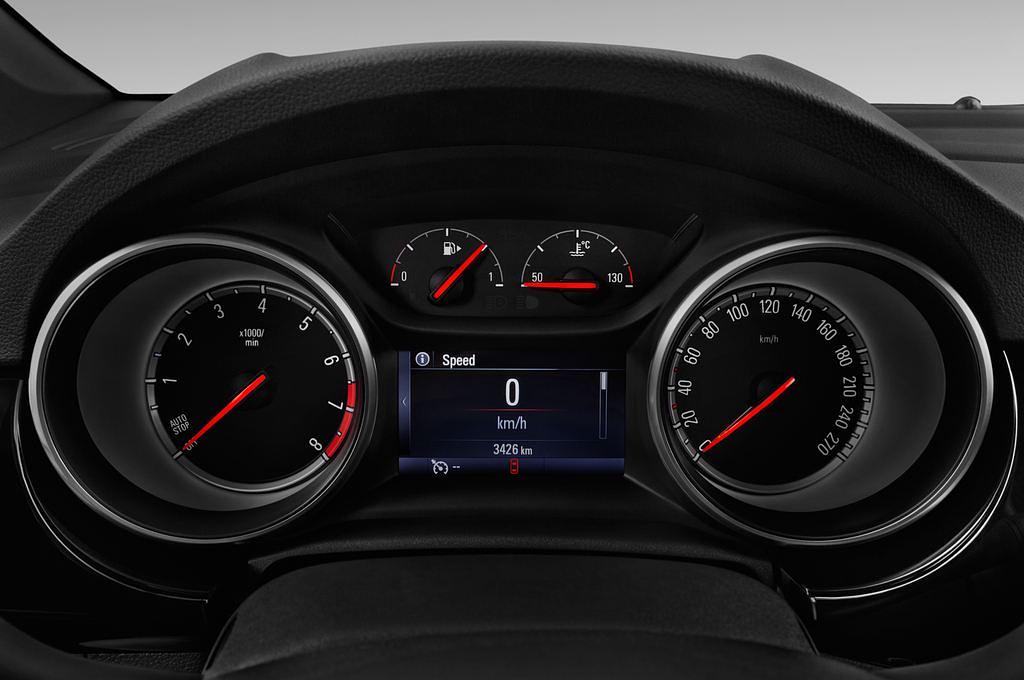 Opel Astra (Baujahr 2016) Dynamic 5 Türen Tacho und Fahrerinstrumente
