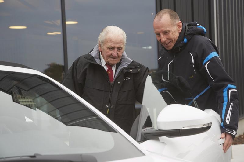 Jaguar Rekordversuch Jabbeke