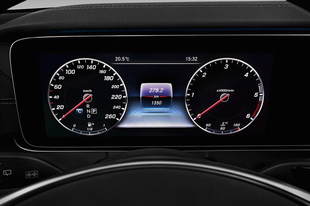 Mercedes E-Class (Baujahr 2017) AMG Line 5 Türen Tacho und Fahrerinstrumente