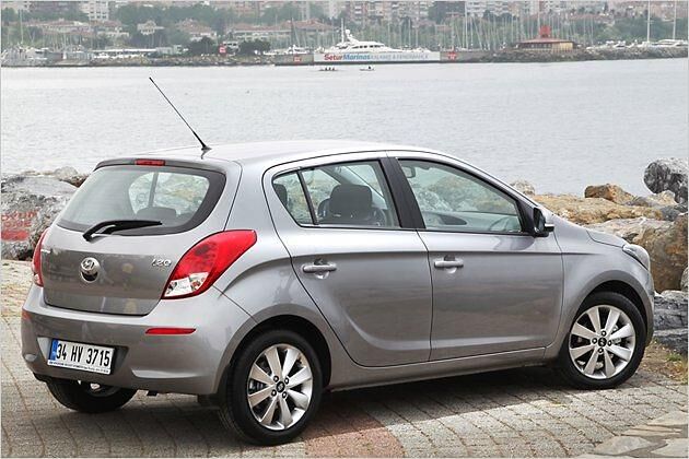 Den Hyundai i20 gibt es wie bislang als Fünftürer (im Bild) oder als Dreitürer