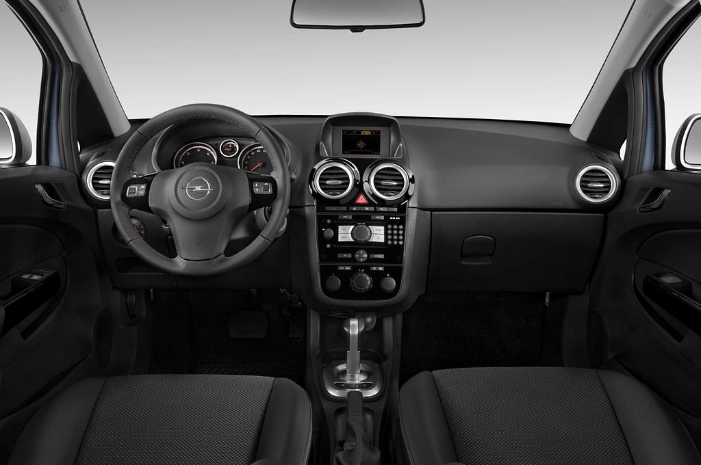 Opel Corsa (Baujahr 2010) Selection 3 Türen Cockpit und Innenraum