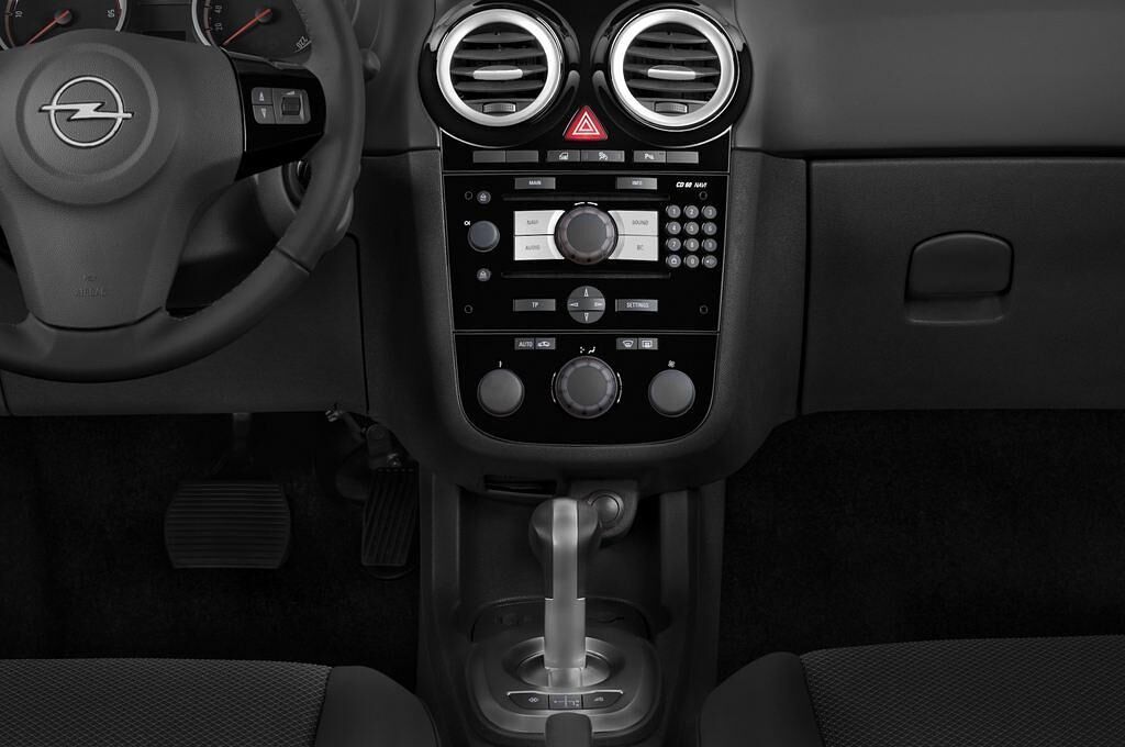 Opel Corsa (Baujahr 2010) Selection 3 Türen Mittelkonsole