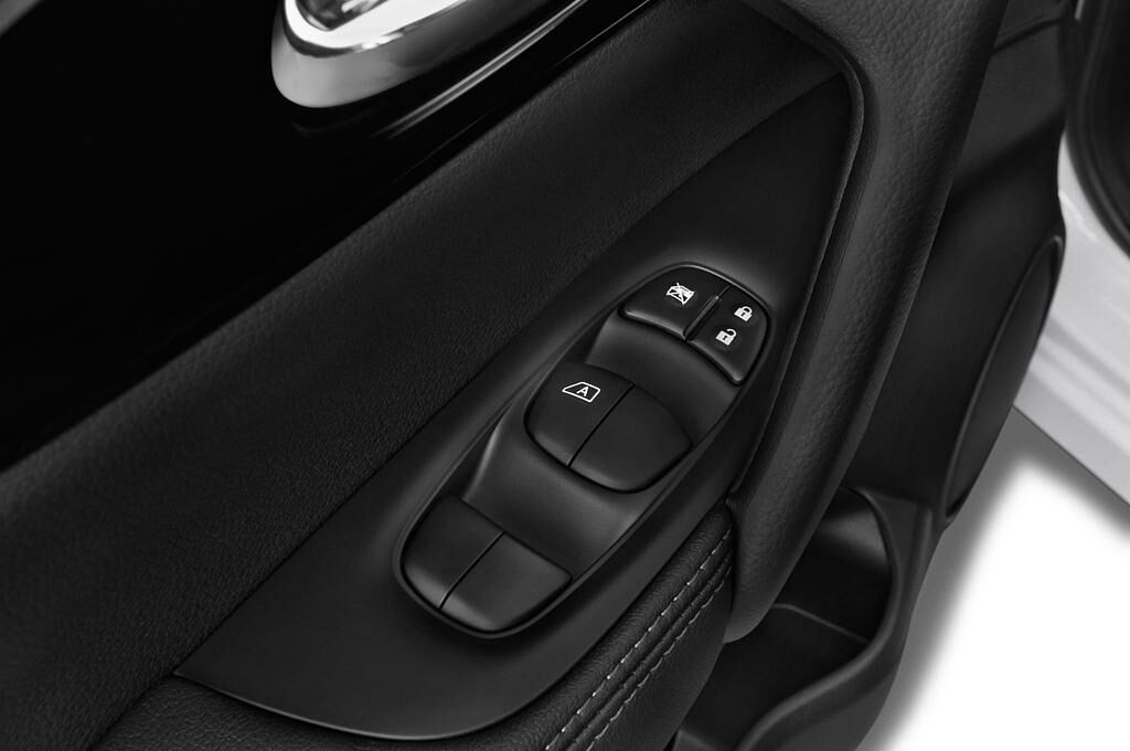 Nissan Qashqai (Baujahr 2014) TEKNA 5 Türen Bedienungselemente Tür