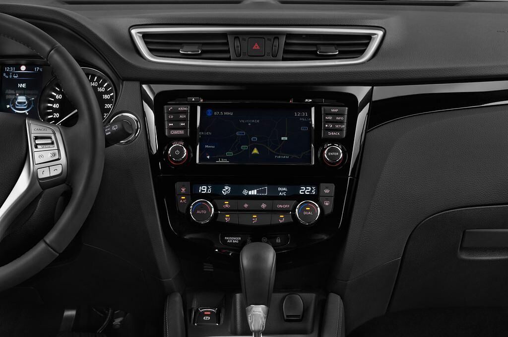 Nissan Qashqai (Baujahr 2014) TEKNA 5 Türen Mittelkonsole