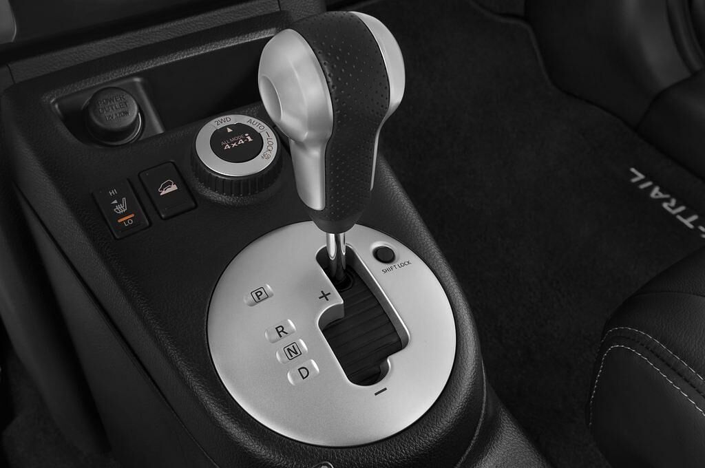 Nissan X-Trail (Baujahr 2011) LE 5 Türen Schalthebel