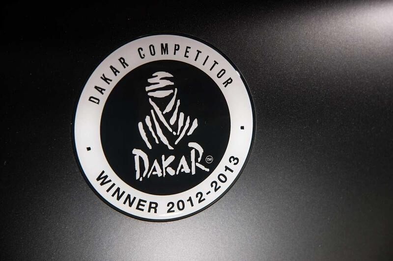 Schwarz auf Weiß: Der Mini John Cooper Works Countryman ALL4 Dakar 2013 ist ein Gewinnerauto.