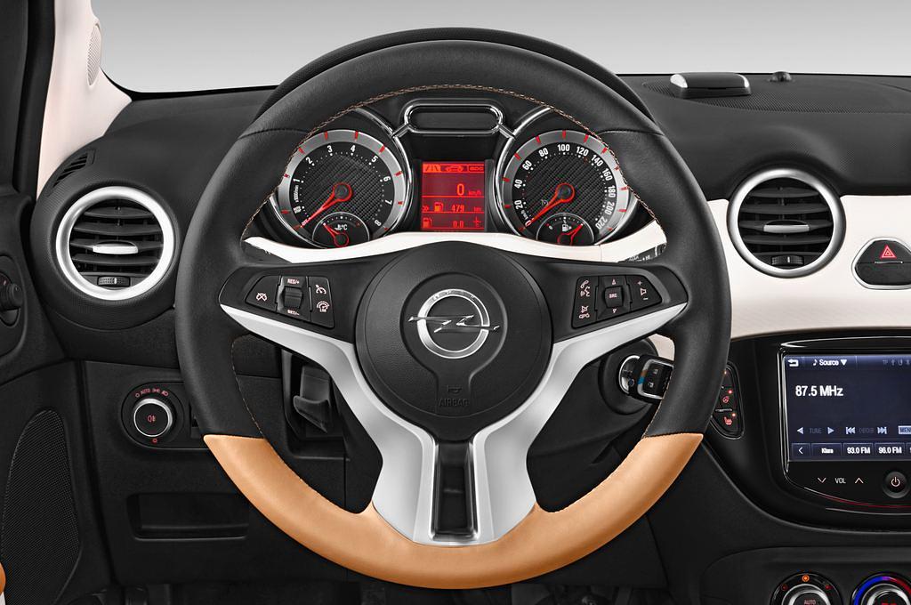 Opel Adam (Baujahr 2015) Rocks 3 Türen Lenkrad