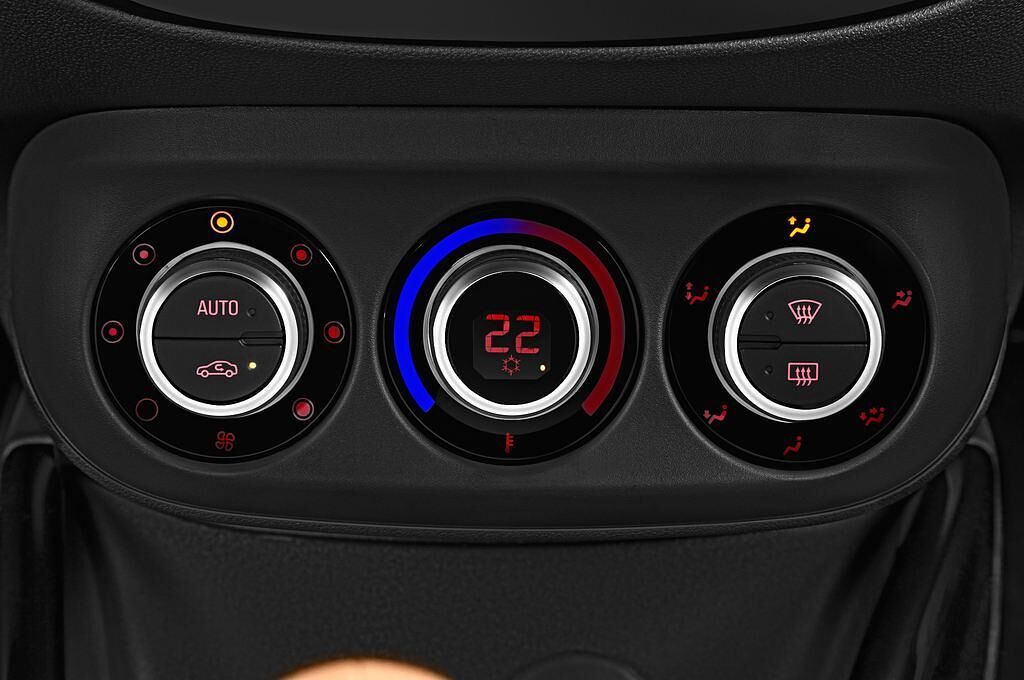 Opel Adam (Baujahr 2015) Rocks 3 Türen Temperatur und Klimaanlage