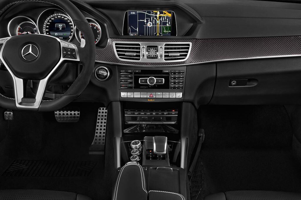 Mercedes E-Class (Baujahr 2015) AMG S 5 Türen Mittelkonsole
