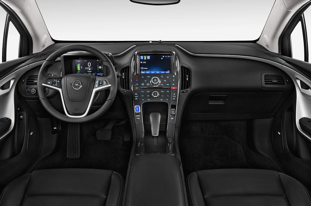 Opel Ampera (Baujahr 2013) ePionier Edition 5 Türen Cockpit und Innenraum