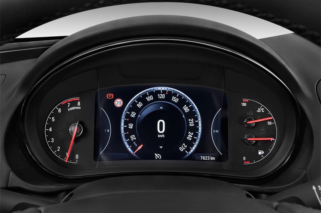 Opel Insignia (Baujahr 2014) Business Innovation 5 Türen Tacho und Fahrerinstrumente