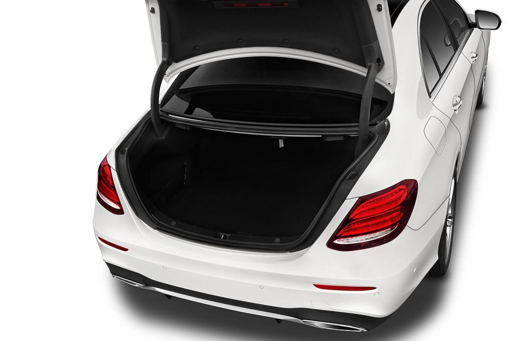 Mercedes E-Class (Baujahr 2016) Avantgarde 4 Türen Kofferraum