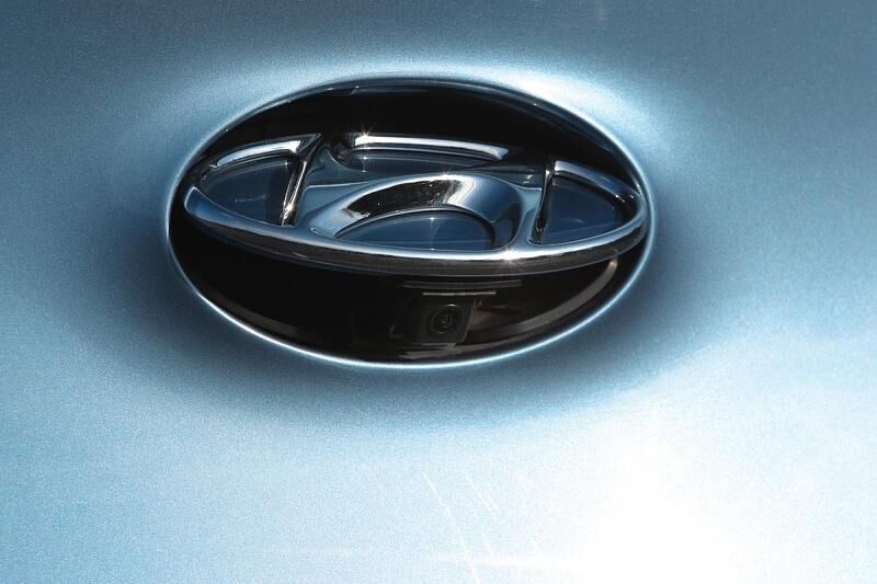 Hyundai i30 1.6 CRDi - Der Kofferraum läßt sich über das Hyundai-Logo öffnen