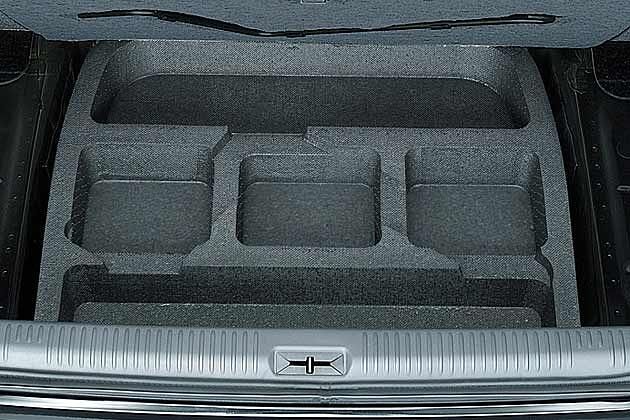 Selbst an Ablagemöglichkeiten für Kleinkram hat Subaru beim Kofferraum-Design gedacht.