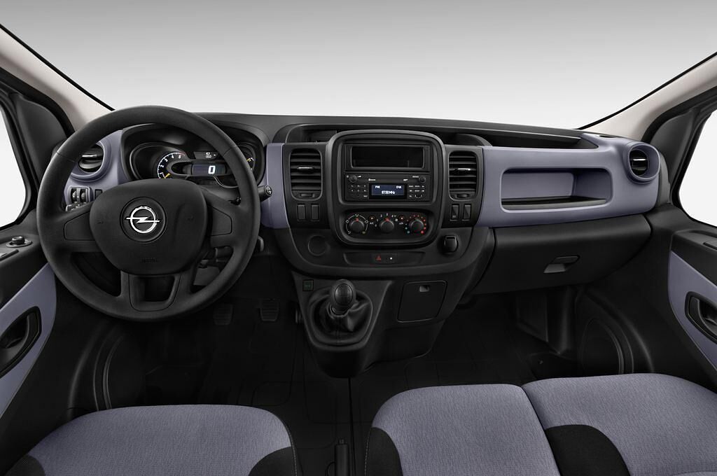 Opel Vivaro (Baujahr 2015) 1.6 Cdti L1H1 2.7 4 Türen Cockpit und Innenraum