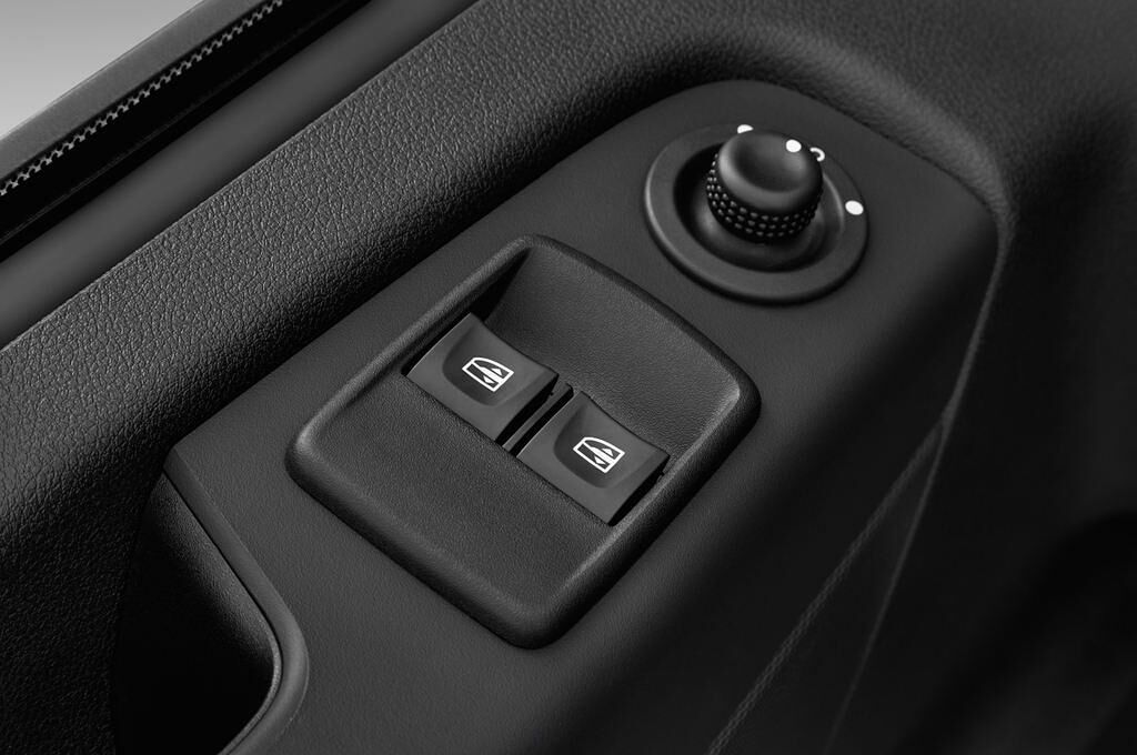 Opel Vivaro (Baujahr 2016) - 4 Türen Bedienungselemente Tür