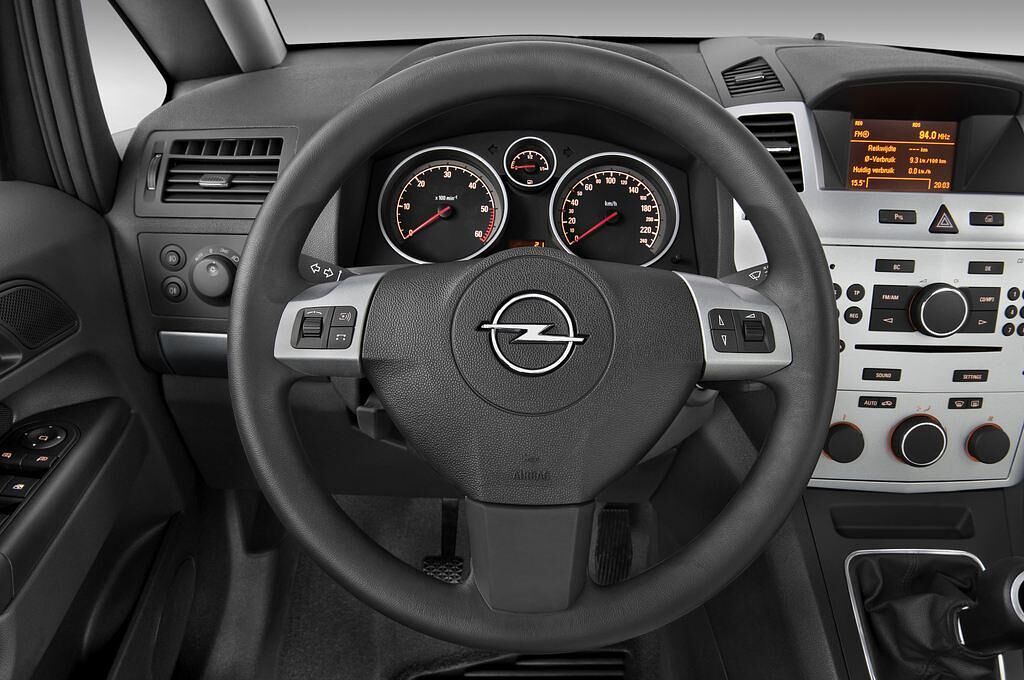Opel Zafira (Baujahr 2011) Sport 5 Türen Lenkrad