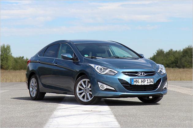 Die Frontpartie des Hyundai i40 wirkt unspektakulär