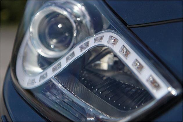 Geschwungenes LED-Tagfahrlicht, Xenon gibt es nur für die Topausstattung