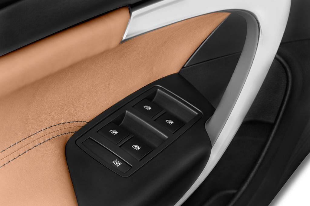 Opel Insignia (Baujahr 2015) Sport 4 Türen Bedienungselemente Tür