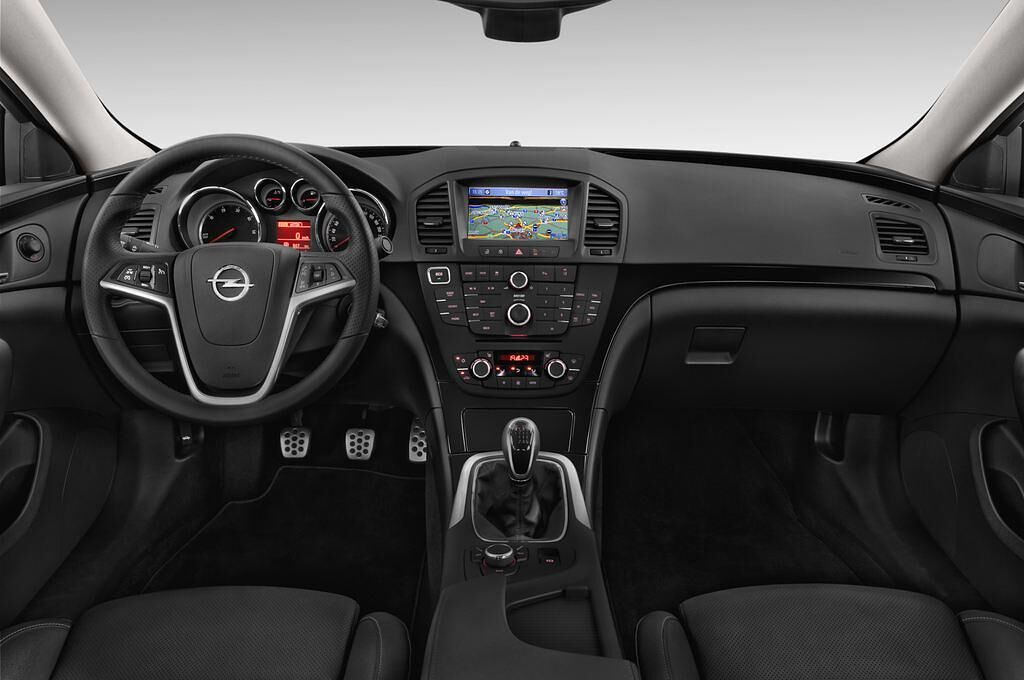 Opel Insignia (Baujahr 2013) INNOVATION 5 Türen Cockpit und Innenraum