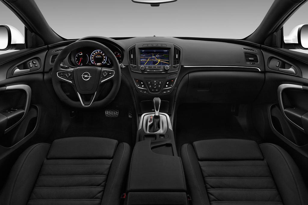 Opel Insignia (Baujahr 2016) Innovation 5 Türen Cockpit und Innenraum
