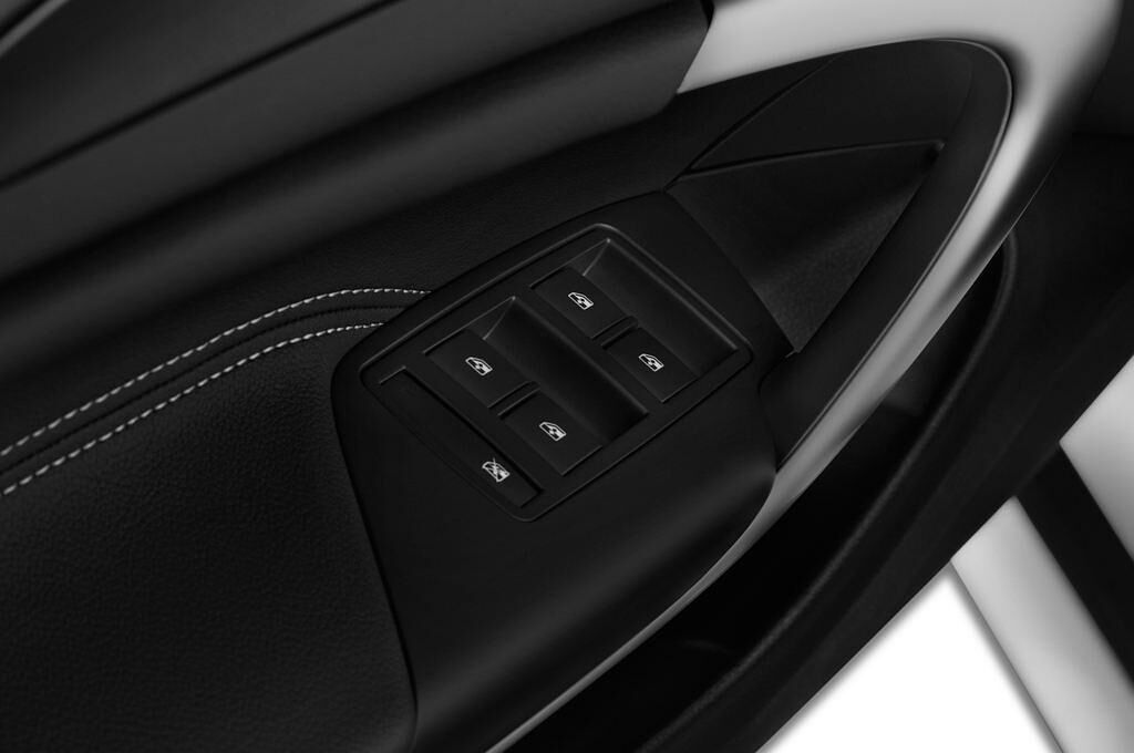 Opel Insignia (Baujahr 2016) Innovation 5 Türen Bedienungselemente Tür