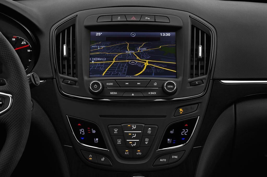 Opel Insignia (Baujahr 2016) Innovation 5 Türen Mittelkonsole