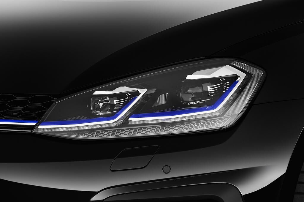 Volkswagen Golf (Baujahr 2018) GTE 5 Türen Scheinwerfer