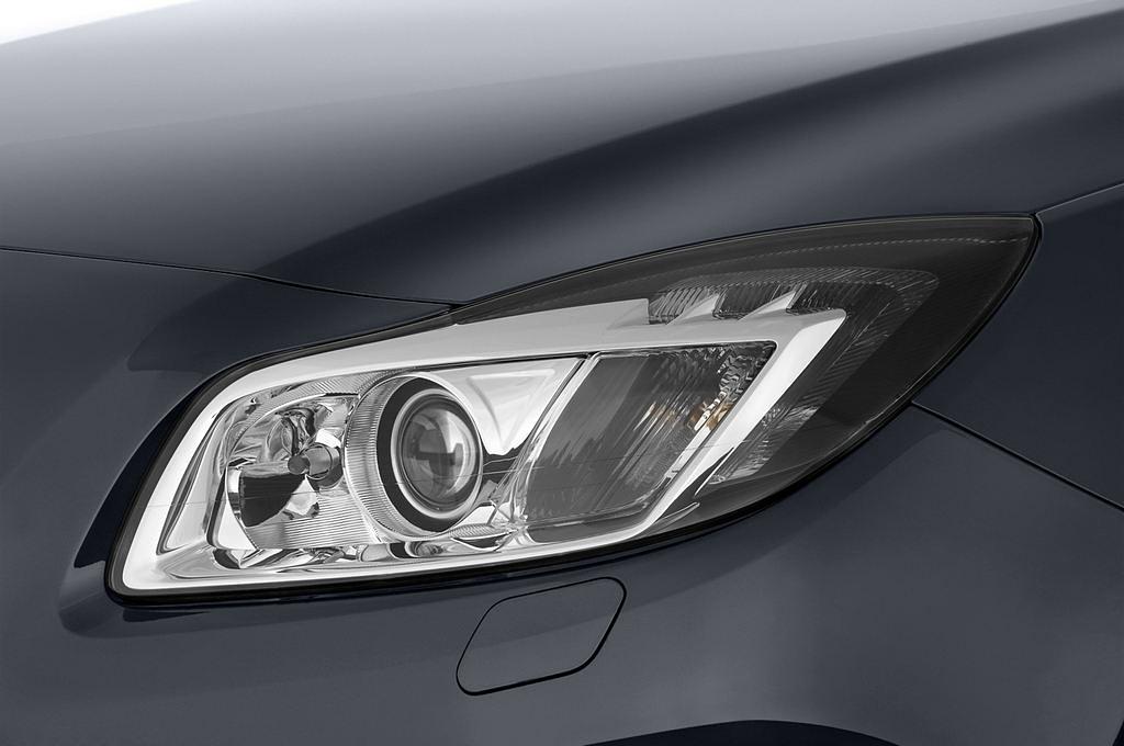 Opel Insignia (Baujahr 2011) Sport 5 Türen Scheinwerfer