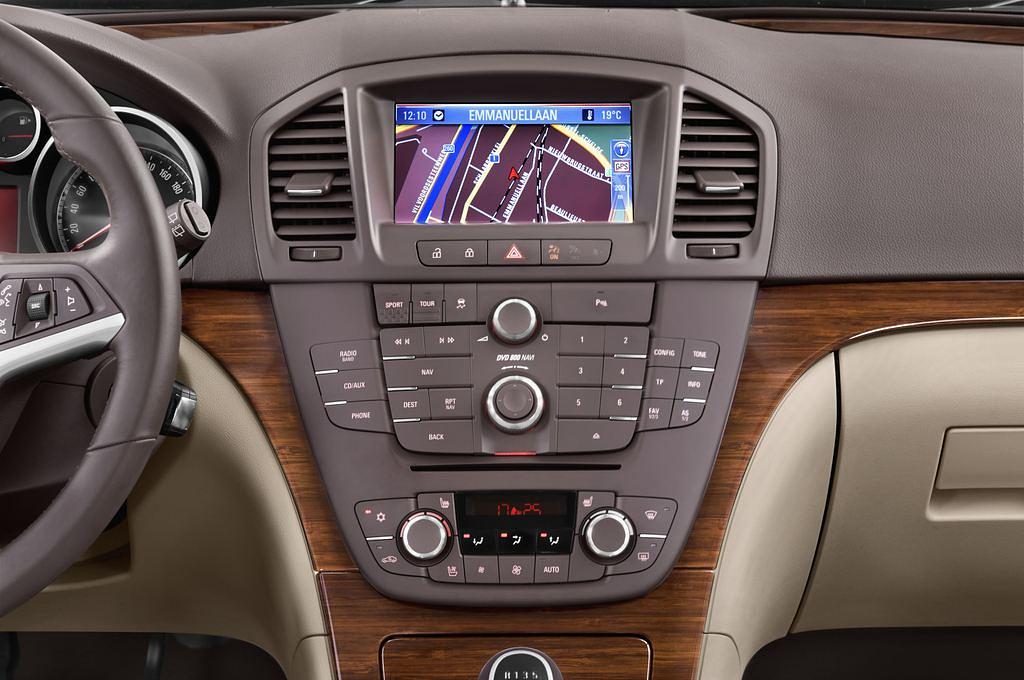 Opel Insignia (Baujahr 2012) Innovation 5 Türen Mittelkonsole