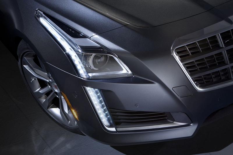 Der Cadillac CTS 2014 hat LED-Tagfahrlicht ausgestattet