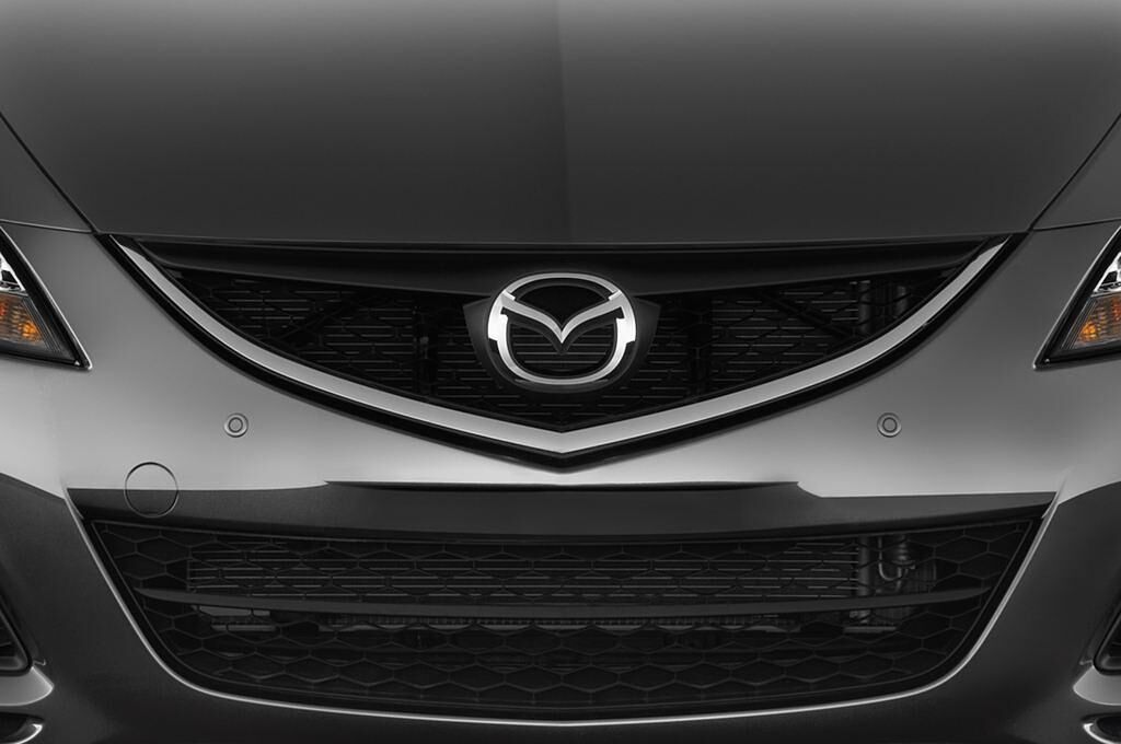 Mazda Mazda6 (Baujahr 2010) Exclusive-Line 5 Türen Kühlergrill und Scheinwerfer